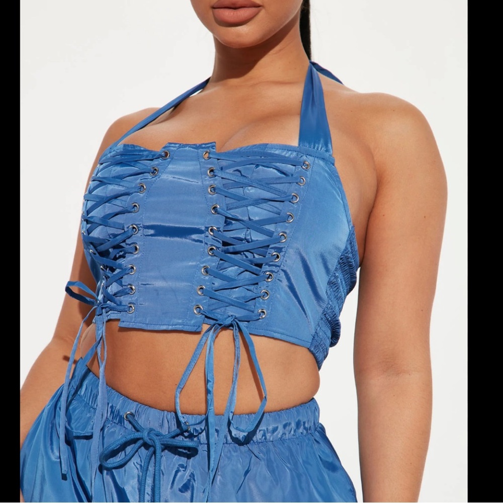FASHION NOVA Lace Up Cropped Halter Top